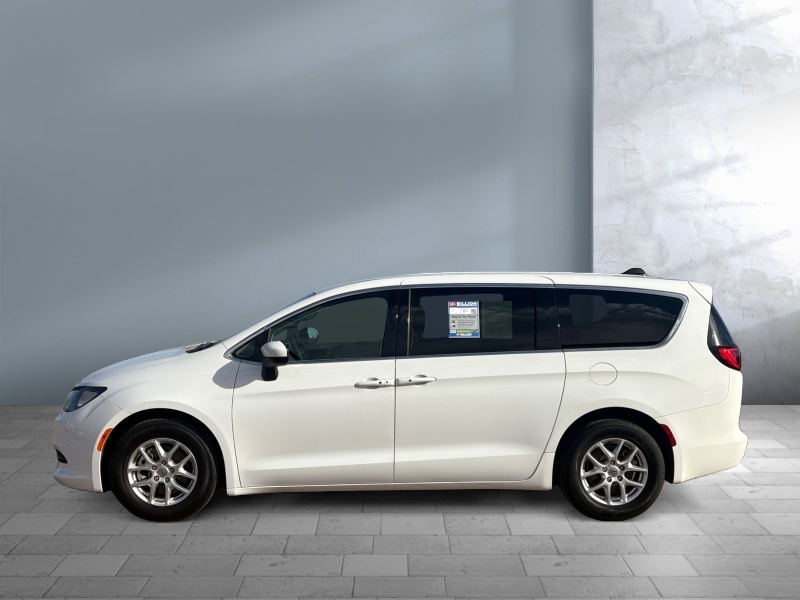 2023 Chrysler Voyager