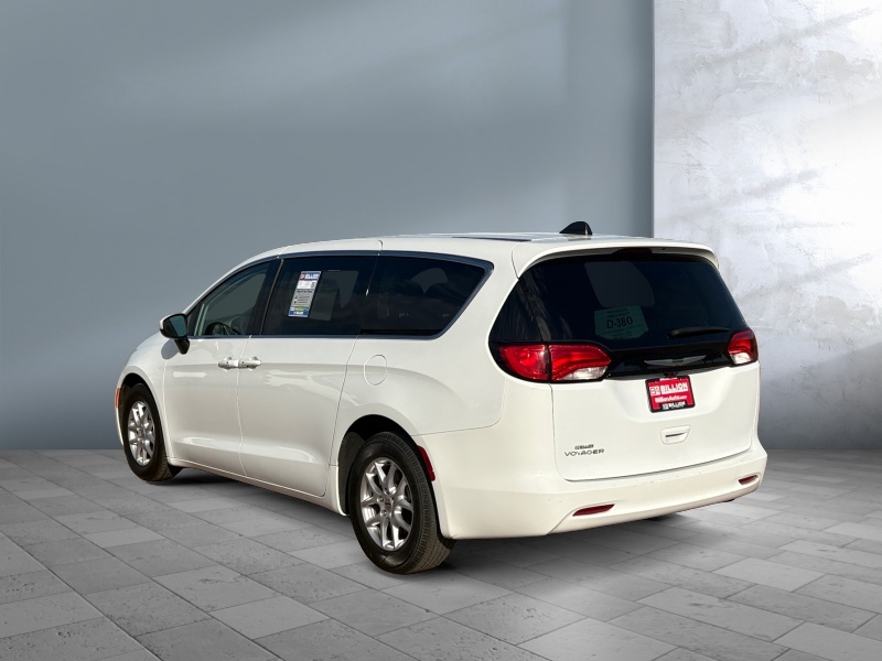 2023 Chrysler Voyager