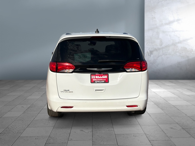 2023 Chrysler Voyager