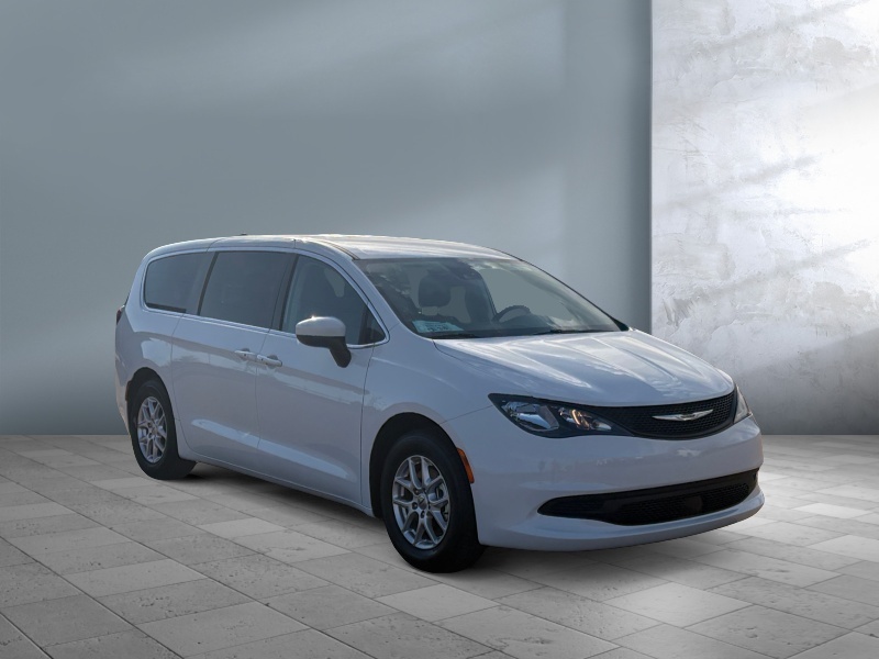 2023 Chrysler Voyager