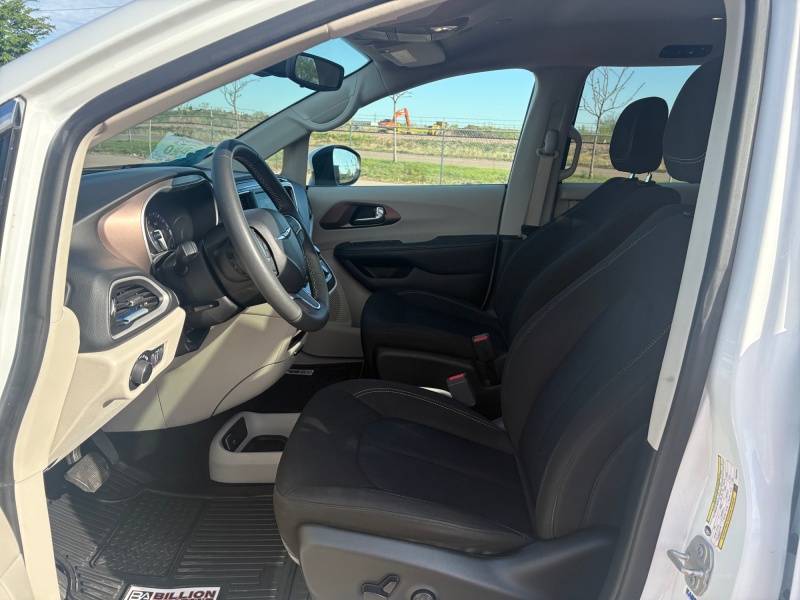 2023 Chrysler Voyager