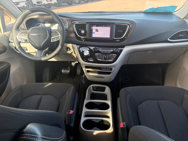 2023 Chrysler Voyager