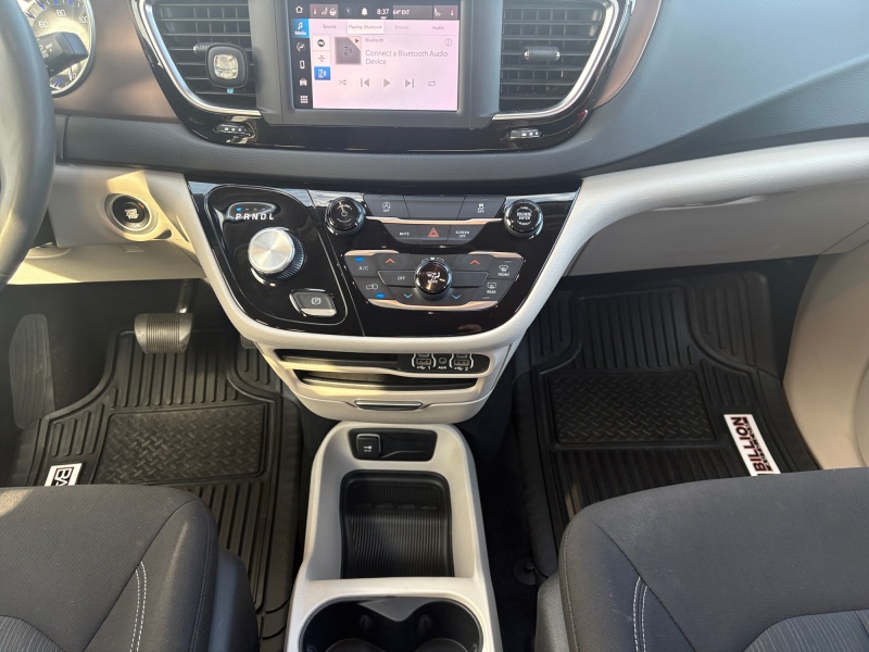 2023 Chrysler Voyager
