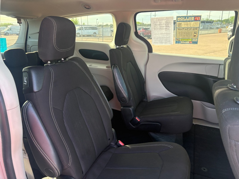 2023 Chrysler Voyager