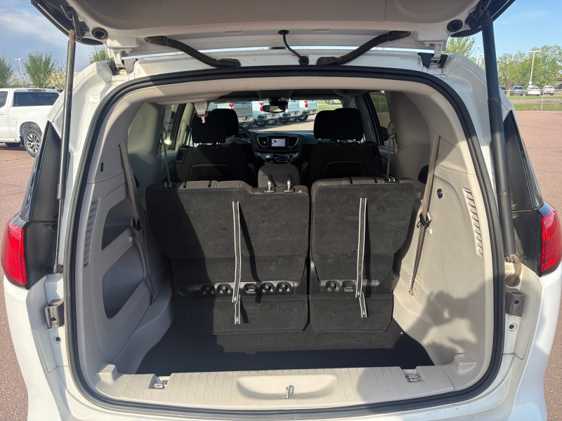 2023 Chrysler Voyager