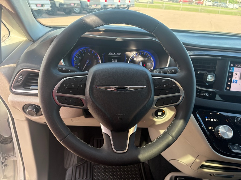2023 Chrysler Voyager