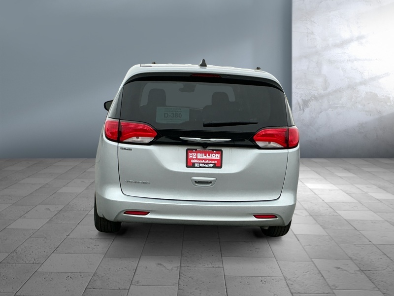 2024 Chrysler Voyager