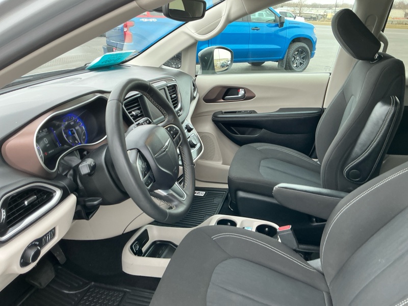 2024 Chrysler Voyager