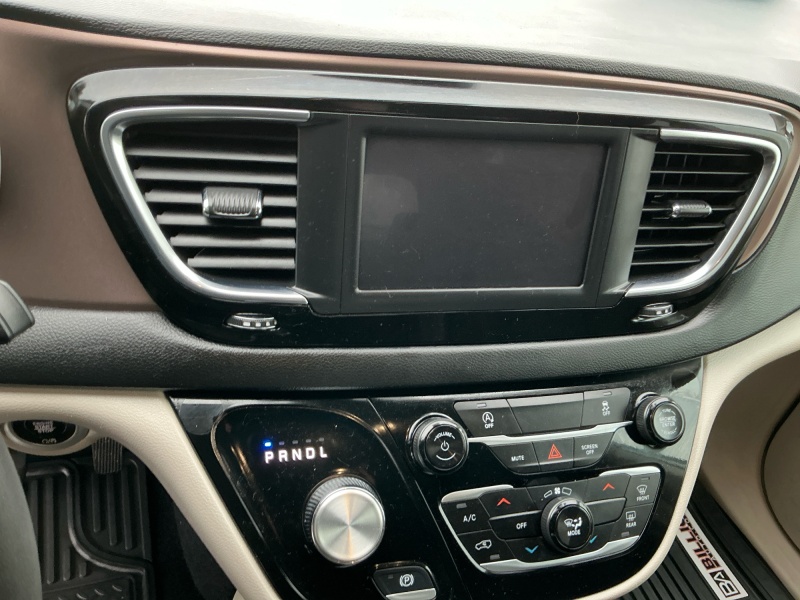 2024 Chrysler Voyager