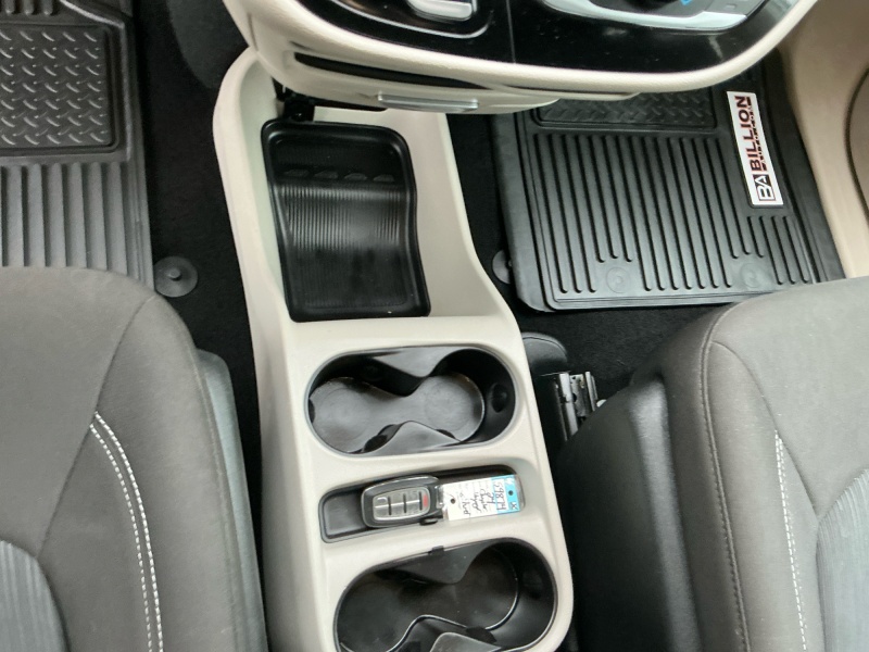 2024 Chrysler Voyager