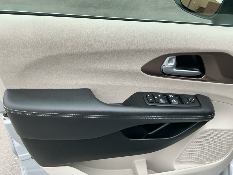 2024 Chrysler Voyager