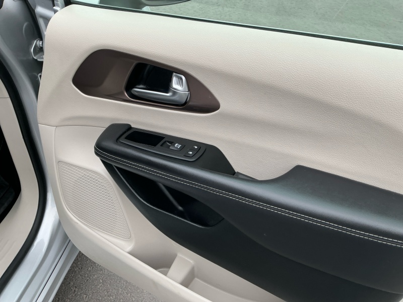 2024 Chrysler Voyager