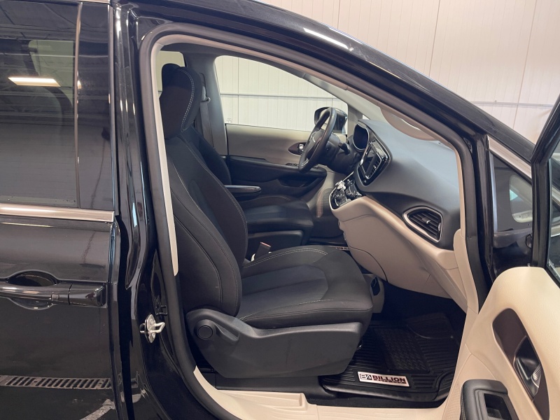 2023 Chrysler Voyager