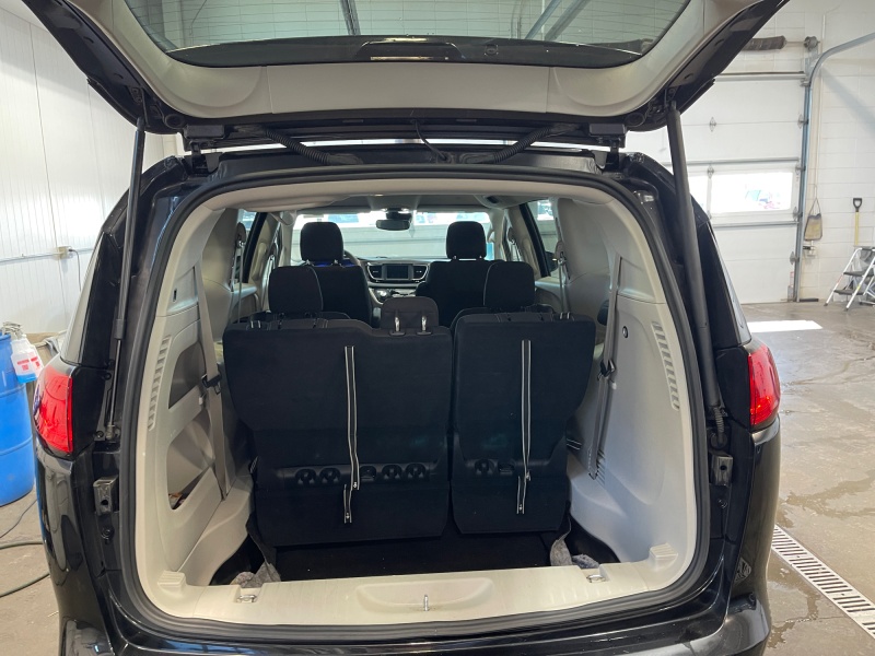 2023 Chrysler Voyager