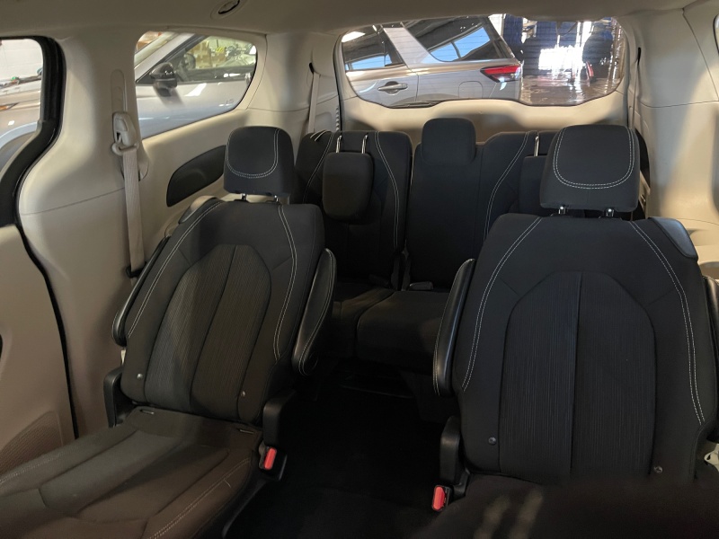2023 Chrysler Voyager