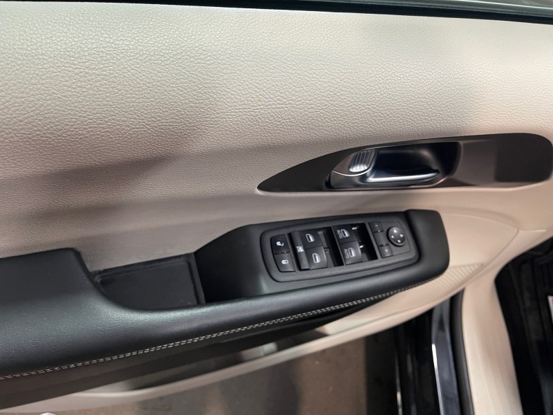 2023 Chrysler Voyager