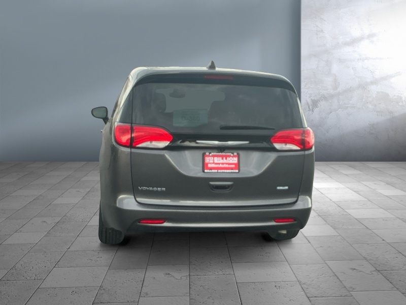 2023 Chrysler Voyager