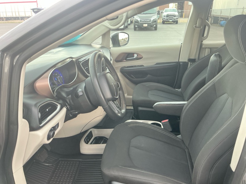 2023 Chrysler Voyager