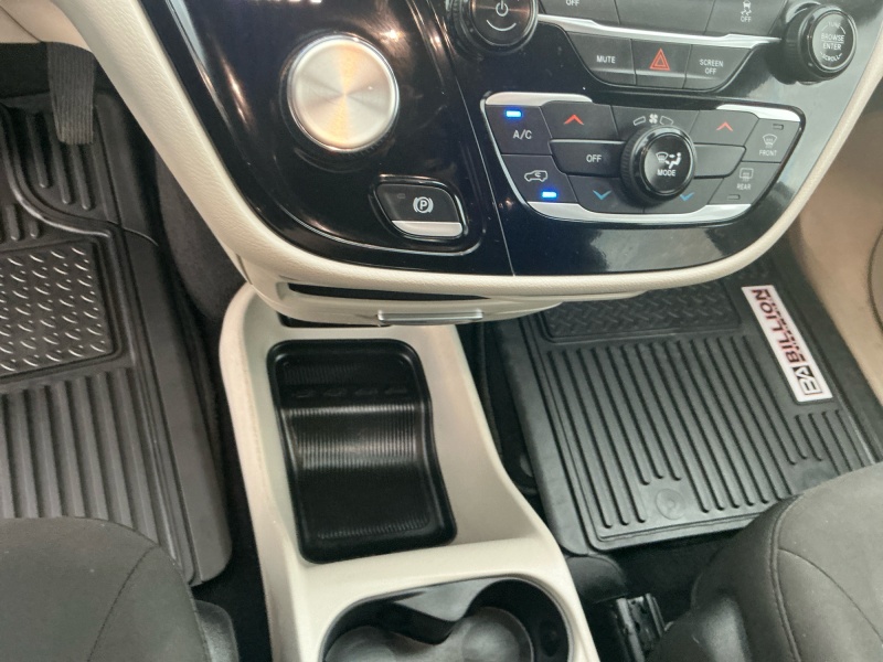 2023 Chrysler Voyager