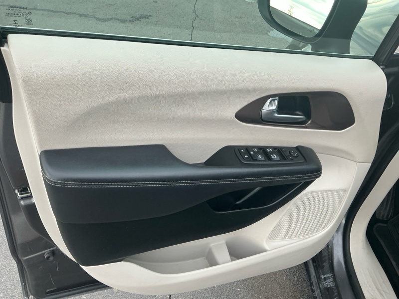 2023 Chrysler Voyager