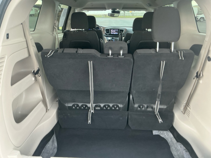 2023 Chrysler Voyager