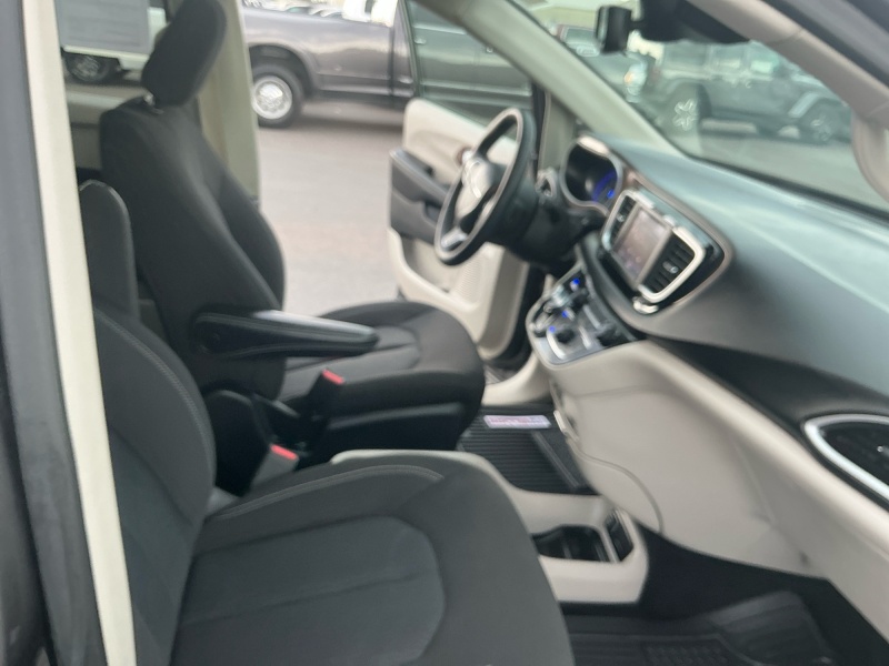 2023 Chrysler Voyager