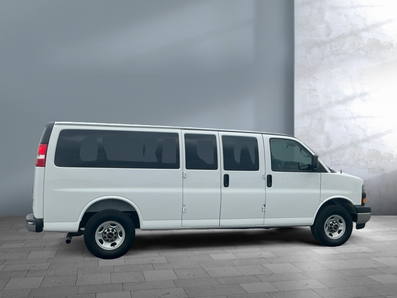 2025 GMC Savana Passenger