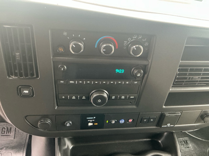 2025 GMC Savana Passenger