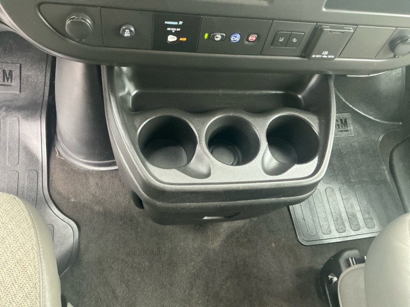 2025 GMC Savana Passenger