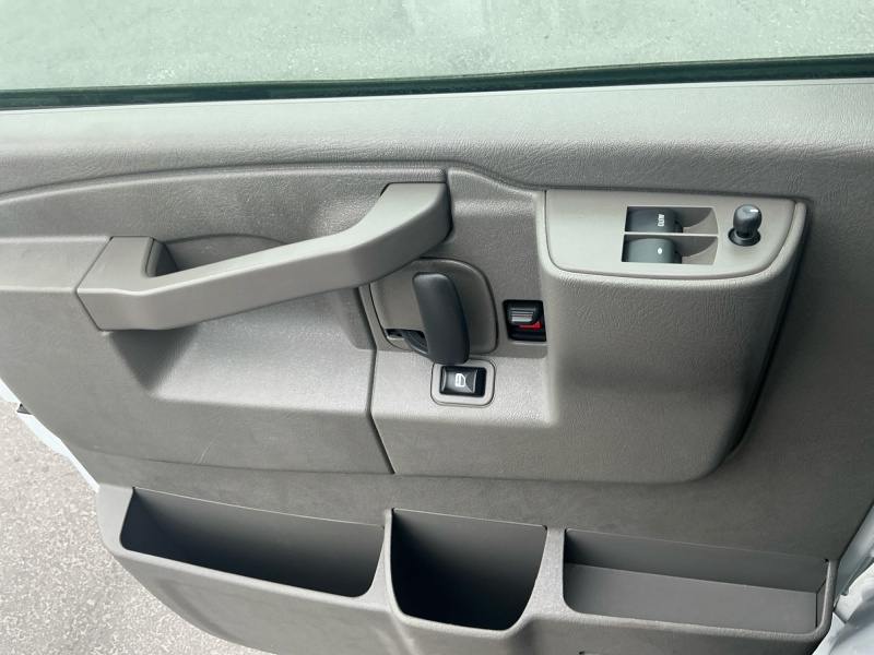 2025 GMC Savana Passenger