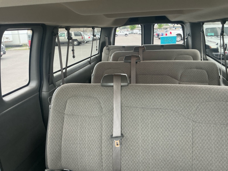 2025 GMC Savana Passenger