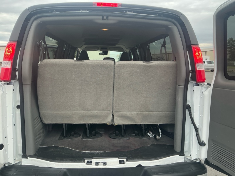 2025 GMC Savana Passenger