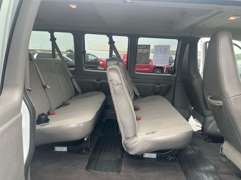 2025 GMC Savana Passenger