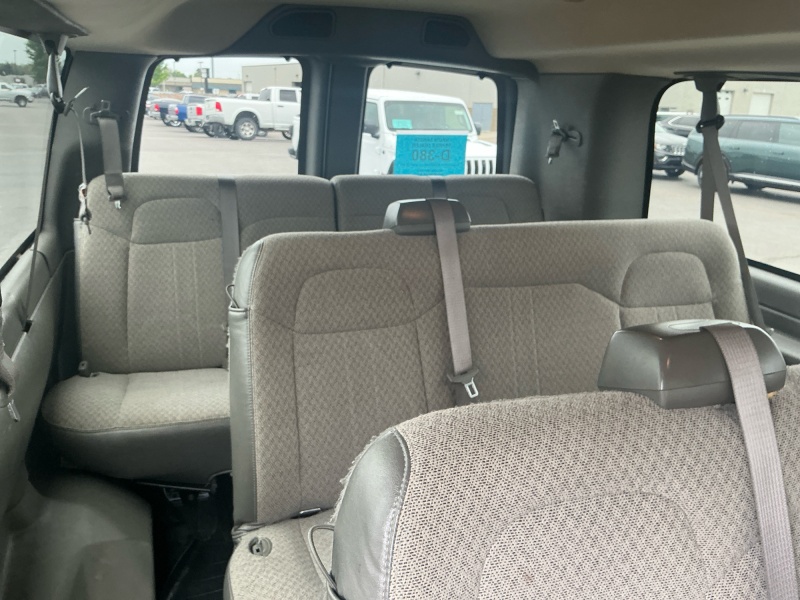 2025 GMC Savana Passenger