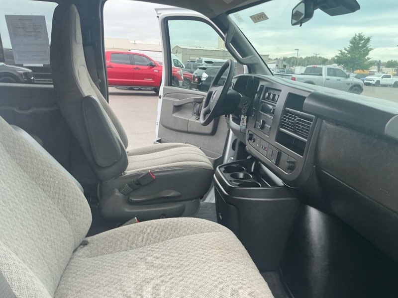 2025 GMC Savana Passenger
