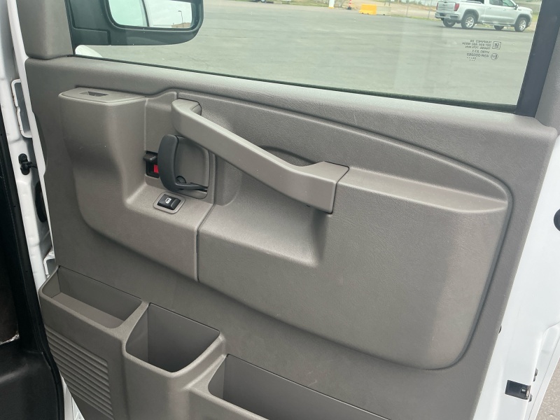 2025 GMC Savana Passenger