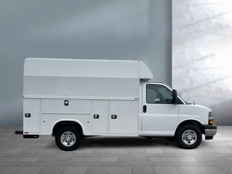 2024 Chevrolet Express Commercial Cutaway
