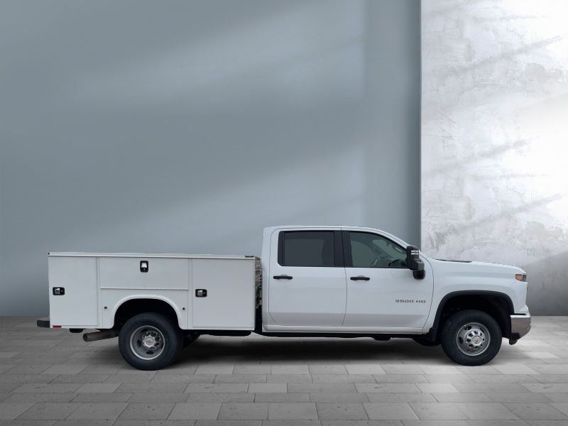 2025 Chevrolet Silverado 3500HD CC