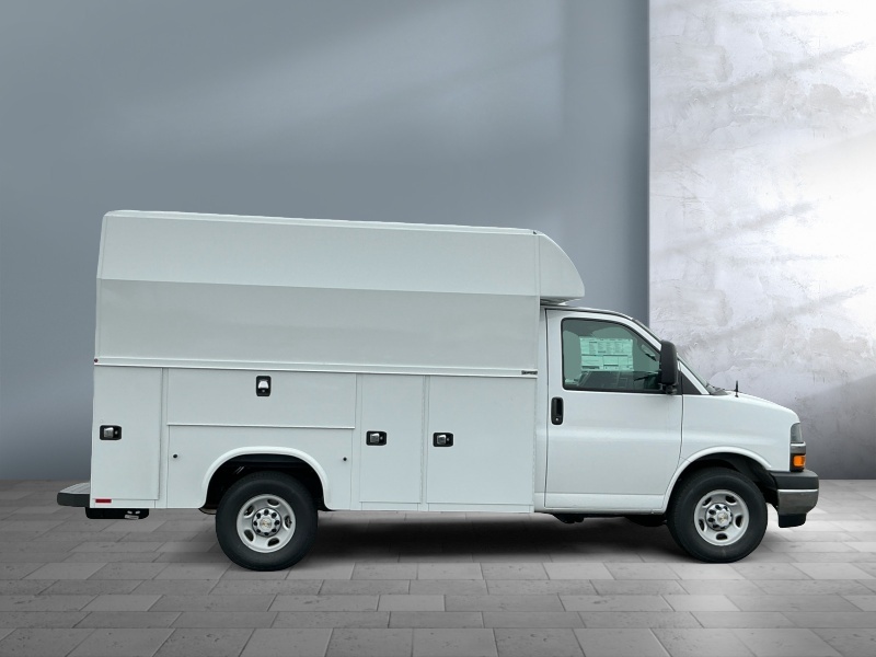 2025 Chevrolet Express Commercial Cutaway