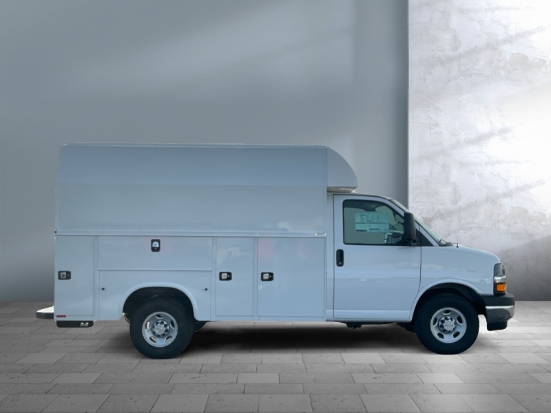 2025 Chevrolet Express Commercial Cutaway