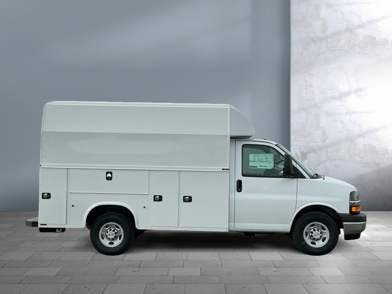 2025 Chevrolet Express Commercial Cutaway
