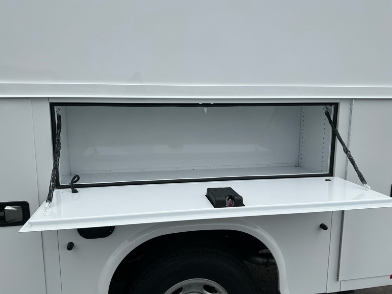 2025 Chevrolet Express Commercial Cutaway