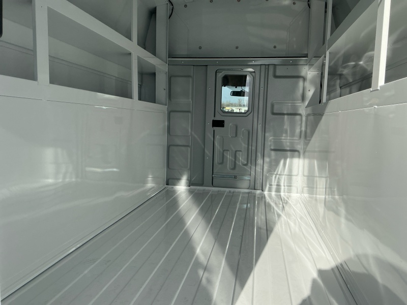 2025 Chevrolet Express Commercial Cutaway