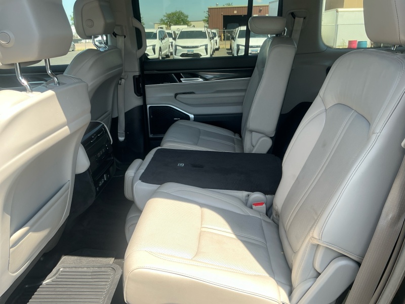 2022 Jeep Wagoneer