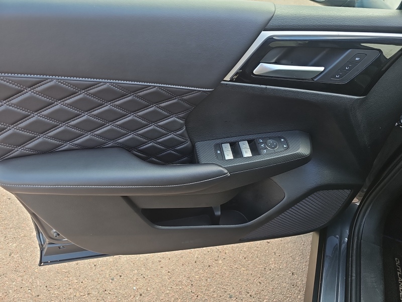 2025 Mitsubishi Outlander Plug-In Hybrid