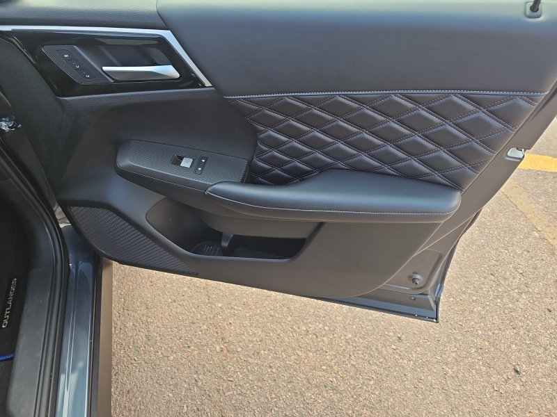 2025 Mitsubishi Outlander Plug-In Hybrid