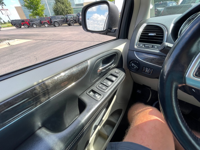 2013 Chrysler Town and Country