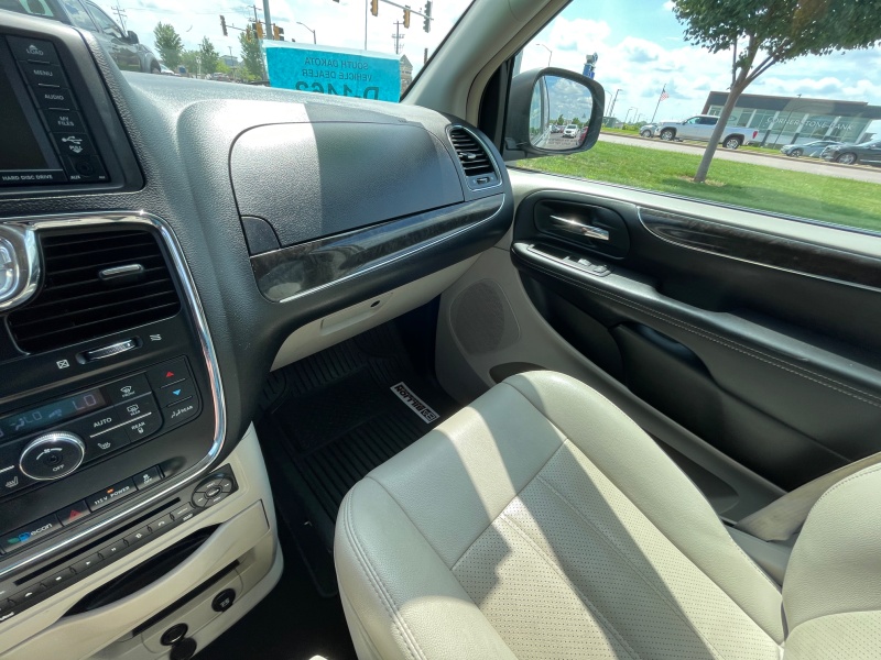 2013 Chrysler Town and Country