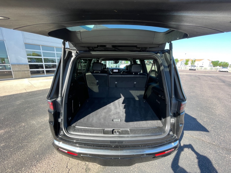2023 Jeep Wagoneer L