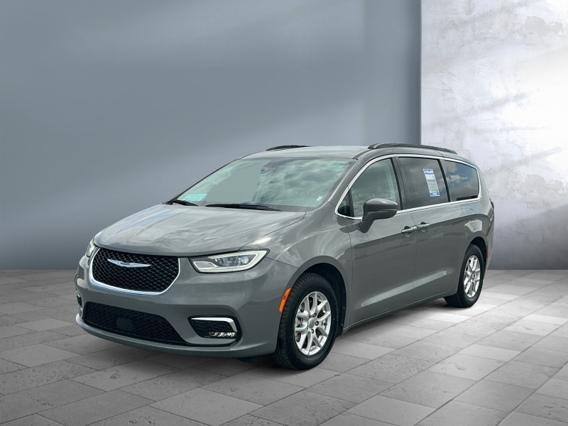 Used 2022 Chrysler Pacifica Touring L Vans
